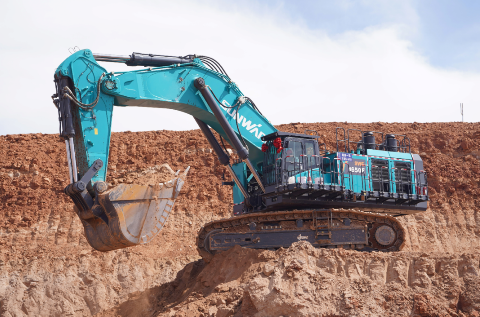 立异引领，，实力见证！！！鸿运国际智能明星产品荣登“2025工程机械TOP10年度榜”