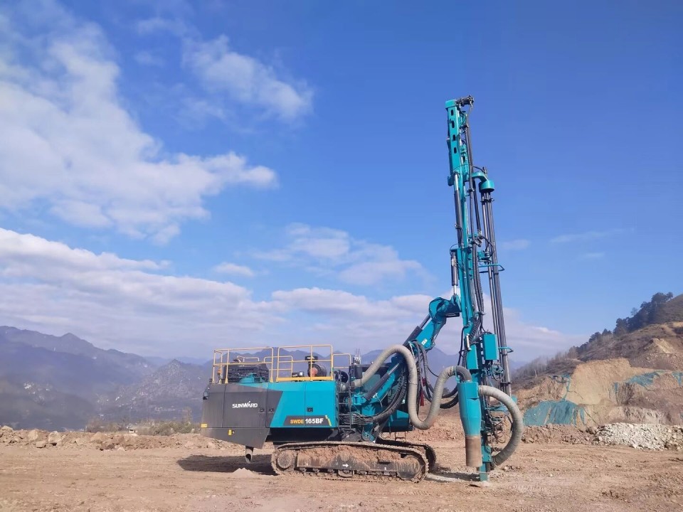 立异引领，，实力见证！！！鸿运国际智能明星产品荣登“2025工程机械TOP10年度榜”