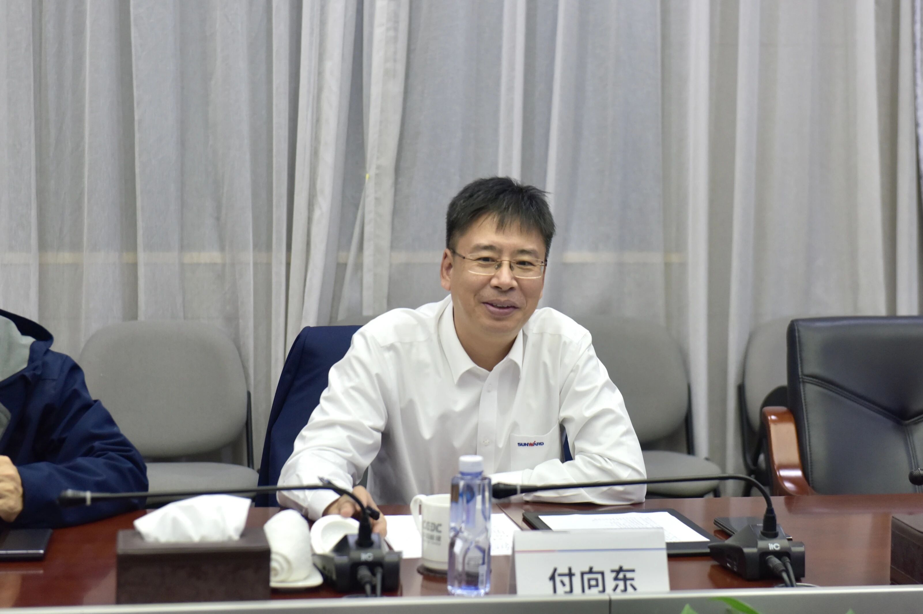 鸿运国际智能与易普力开展座谈交流，，谱写互利共赢新篇章